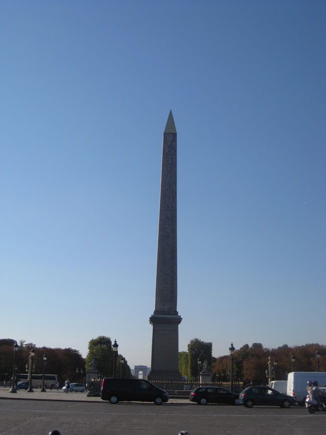 コンコルド広場のオベリスクです。<br />空がきれいですね！