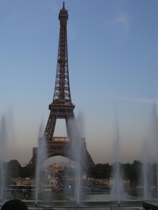 シャイヨー宮の噴水と一緒に。<br />キレイ。<br />この後歩きつかれてタクシーでホテルに戻りました･･･