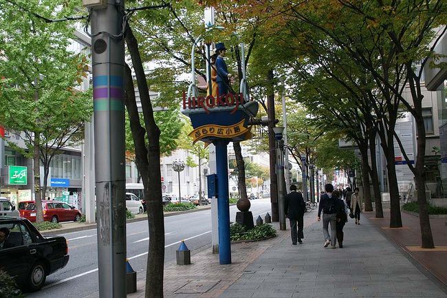 ●ぷらり広小路像＠広小路通り<br /><br />今にも音楽にのって動き出しそうな像です。<br />この辺り、緑が多くて良い感じです。