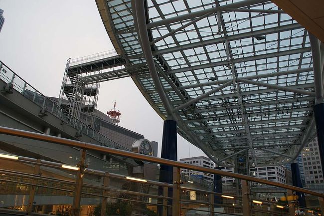 ●オアシス21<br /><br />食後に少しだけ散策です。<br />この上の屋根みたいなのは“水の宇宙船”と名づけられているようです。<br />歩く事が出来ます。<br /><br />オアシス21HP<br />http://www.sakaepark.co.jp/index.html