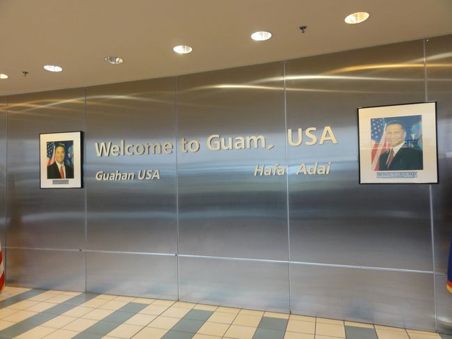 無事グアムへ入国。グアムのイミグレは予想通り時間がかかりました。<br />夜中の到着だったら辛いだろうな〜。<br /><br />どうせ日本語OKなんだろう〜と思っていたら意外にも英語only。<br />ホテルや滞在日数を聞かれる。大人のみ指紋と顔写真の撮影有。<br /><br />とにかく何から何まで珍しいのであちこち写真を撮りまくりのんびり出てきたらターンテーブルには我が家のスーツケースだけがさみしく回っていました。