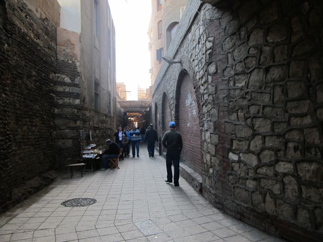 オールドカイロの地下に入るような場所。この奥に教会がある。