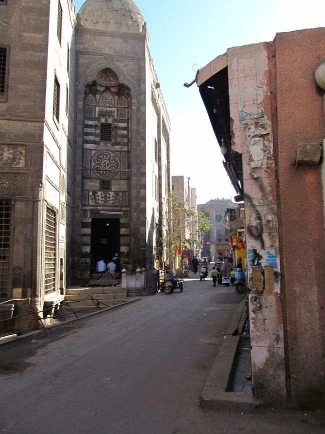 モスクとお祈りの人