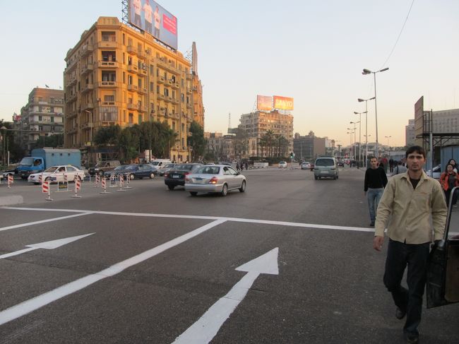 地下鉄サダド駅に向かう通り