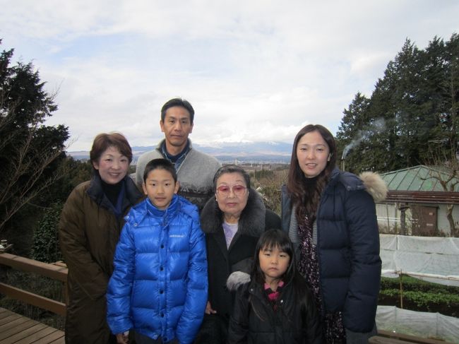 最後にみんなで、今年のお正月の記念撮影で〜す。（祝）