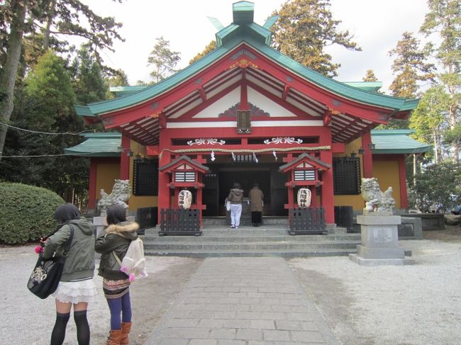 JOSANの同じ年の親戚も、熊本で日本３大不動尊の1つの<br />神社の住職をして居ます。<br /><br />この神社は檀家が居らず、信者寺です、５の点く日には大<br />型バスで大勢信者が来て、大儲けです。<br /><br />原価100円位のお札が、彼が拝むと600円に成り飛ぶよう<br />に売れるそうです。（笑）