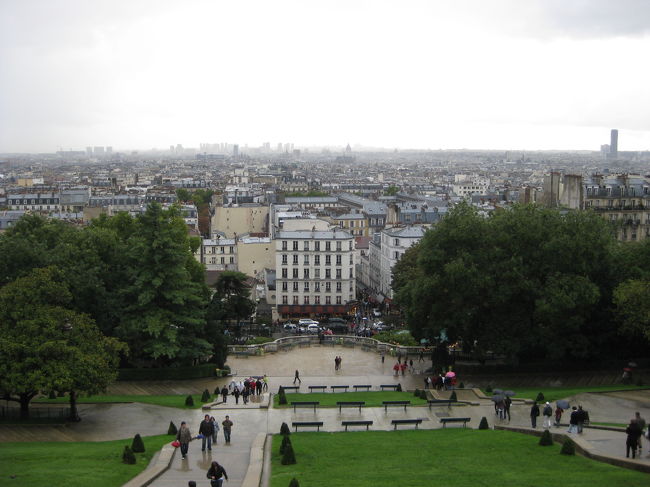 雨が上がりました。<br />地下鉄の駅に向かって歩くぞー！