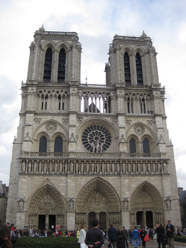 ノートルダム寺院です。