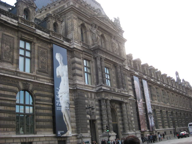 ルーブル美術館です。