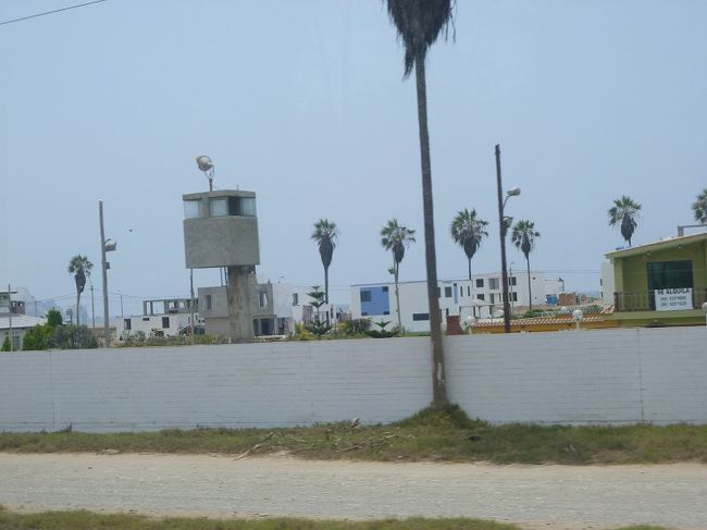 リマ→ナスカ、監視塔？