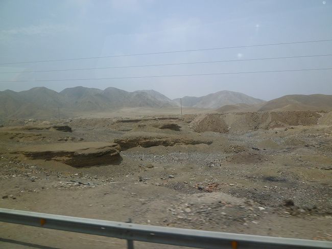 リマ→ナスカ、砂漠。