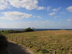 万座毛の広場？！

１万人座れる程の広さということで、万座毛と呼ばれたそうです。徒歩で一周するだけなら、１０分もかからなかったけど。