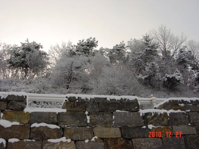 宋山里古墳群模型館　入場料ｗ１，５００　中で身分証明書（パスポート）を預けて、日本語のマイクロレコーダーを借りられます。（無料）