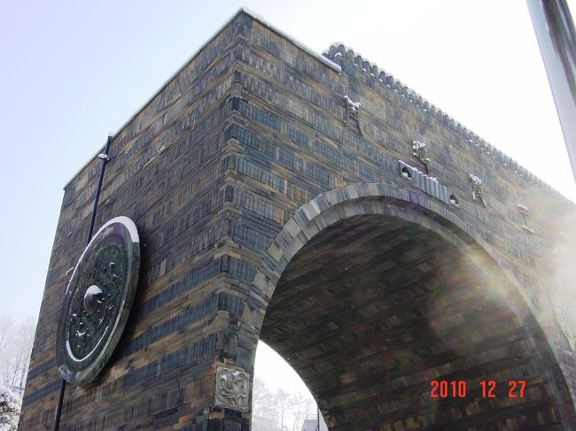 公州市街地に向けて通じる道にあるレンガ造りの門