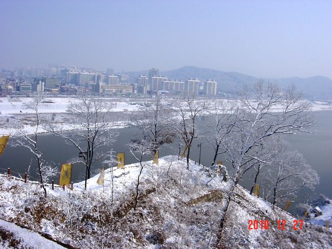 公山城より白馬江を望む