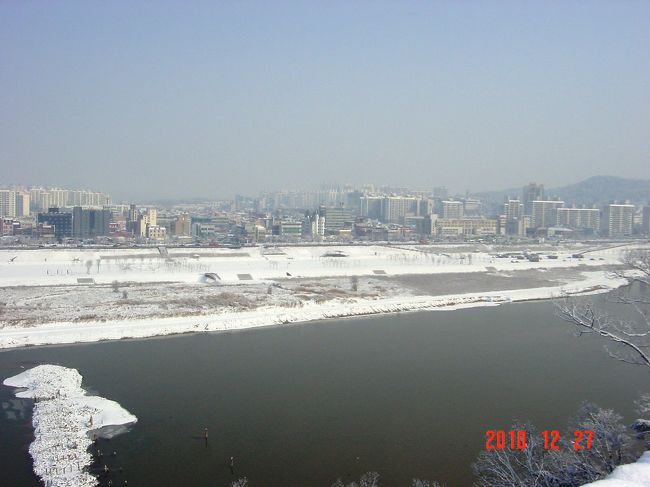 公山城より白馬江を望む