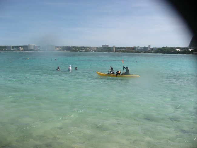 体が温まったところでカヤックに挑戦。<br /><br />キャンプで何度もカヌーに乗っている我が家。長男もシーカヤック2度目でオール捌きも慣れたもの。魚のいるポイント探してスイスイ進みます。