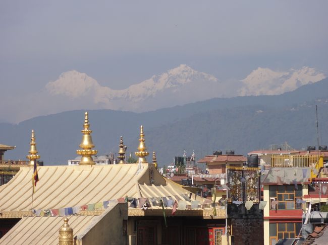 ボゥダの見晴らしのいいレストランで食事。<br />名前もView　Himalayaなんとか。<br />テラスからガネッシュヒマールがきれいに見える。