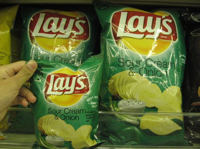 巨大なポテトチップとか。