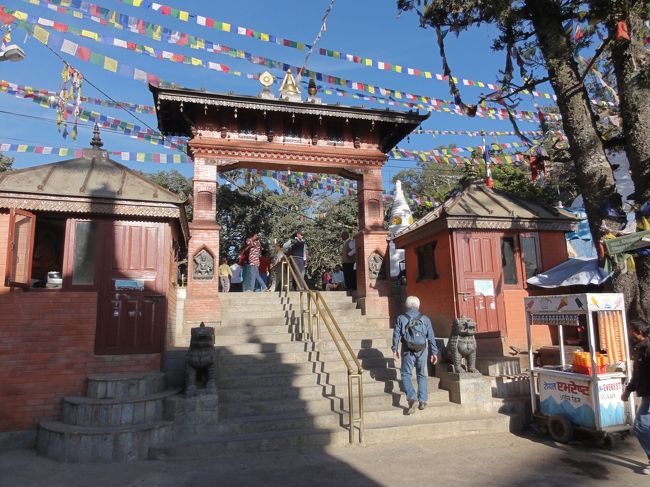 いや〜ここはお金もいらないし、いいところですね、と言ったらおとうさんはけげんな顔。<br />このゲートが料金所でした。