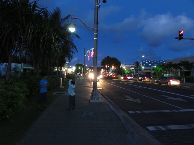 夜の街をブラブラ散歩しながら帰ります。<br />