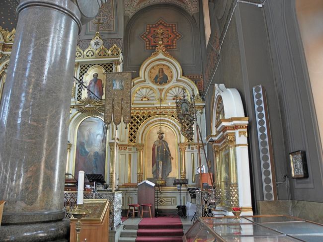 両翼にも壁画が