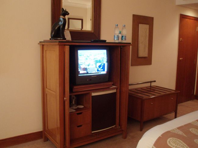 テレビは古いブラウン管。。。。