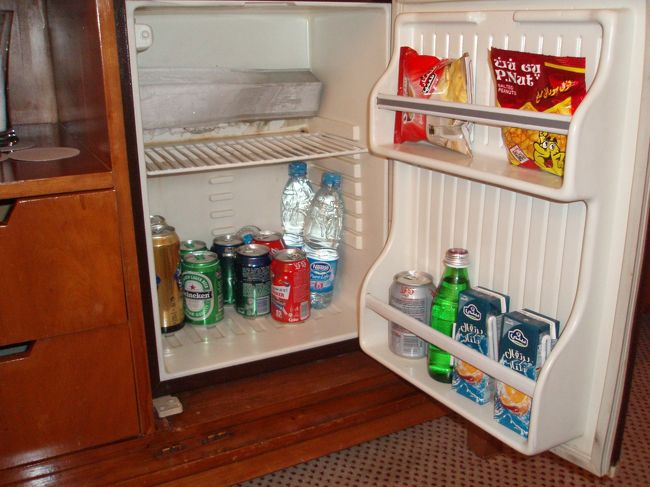 ミニバー　冷たい飲み物を入れて置けるスペースありです。