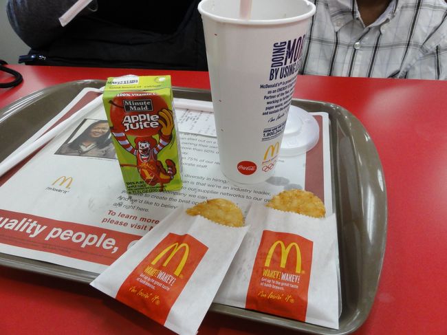 さて前述の出来事（旅行記の表紙です）があって、朝からマックで時間つぶし。ドリンクは大きいけどハッシュドポテトは日本と変わらない大きさ。<br /><br />モーニングを食べに来た日本人でいっぱいの店内でした。<br />