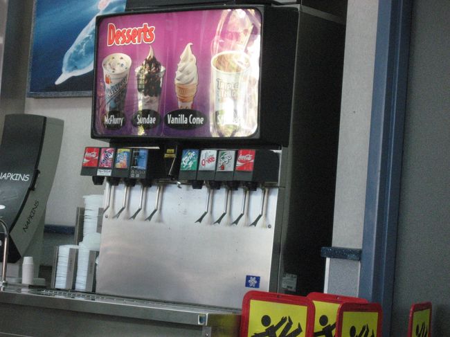 マックのドリンクセルフでした。これってお代わりできるのかな？