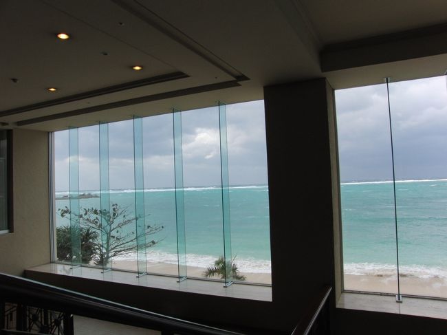 正月やカウントダウンのイベントを行っているところを探し、<br /><br />「リザンシーパーク谷茶ベイ」ホテルに３泊しました。<br /><br />冬でも海、青いんですね〜