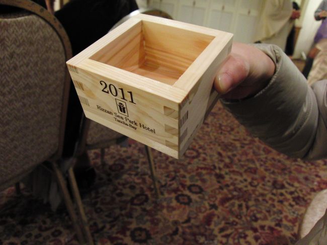 鏡割りをして、<br /><br />エイサーを聞きながら飲んで、