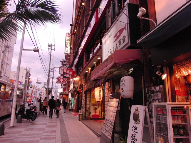 <br />そのまま、国際通りへお買い物→<br /><br />商店街は結構閉まってましたが、<br /><br />通りぞいのお店は、ほぼ開店してました☆