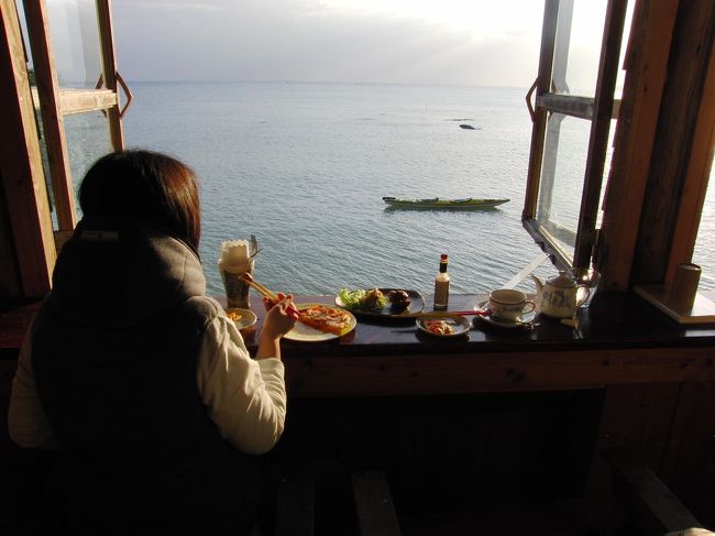 目の前が海なので、気持ちよかったです☆<br /><br />冬なのに、日差しがすごくきつかった。