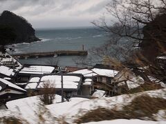 鎧駅手前の風景。
日本海が見えてきました。

冬の日本海の風景は、旅情がありますね。