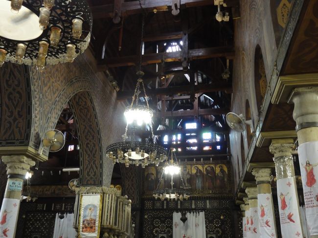 年代を感じされる重厚な作りです。