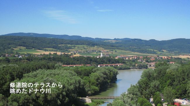 前の写真の教会のテラスから眺めるドナウ川とヴァッハウ渓谷の眺めは素晴らしい。