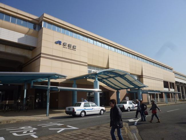 バスは宇部空港を出発し、宇部・小野田各地で乗客をピックアップ、ＪＲ厚狭駅が最終の乗車地となります。この日は土曜日。私を含め山口県外の参加者も8名程乗車していました。