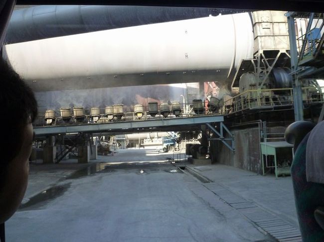 昼食後、いよいよ宇部興産伊佐セメント工場に到着です。