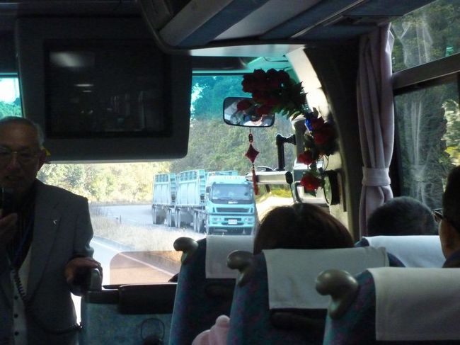 通常は専用トレーラーしか走ることができない宇部興産道路を走るのも、このツアーのポイントのひとつです。