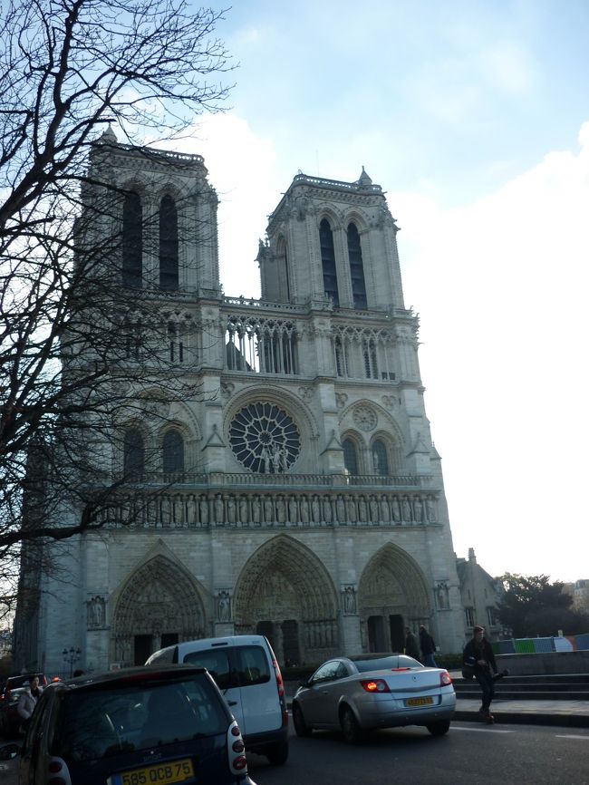 ノートルダム大聖堂<br />こんなに大きいのかーとびっくりました<br /><br />