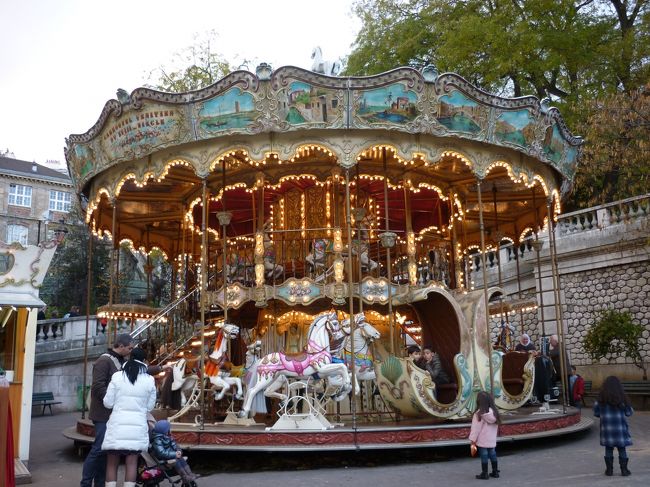 モンマルトルの丘のメリーゴーランド