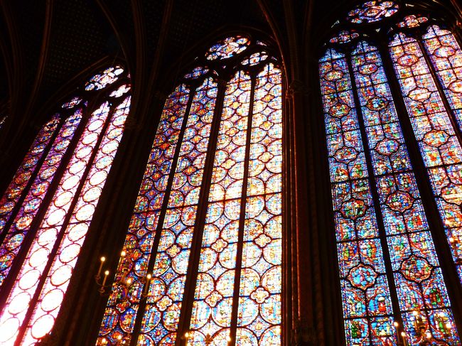 日の当たり具合で<br />赤色が強かったり青色が強かったり・・・<br />とっても幻想的でした