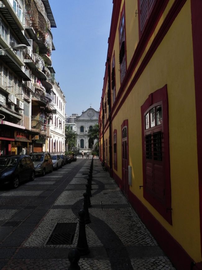 そろそろと入っていったつもりが踏み外し、あっ落ちるとアドレナリンが出たところで気を失ったようだ<br /><br />ふと眼を覚ますと同じ景色？