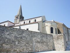 海側から『エウフラシウス大聖堂』の建物です。『エウフラシウス大聖堂』