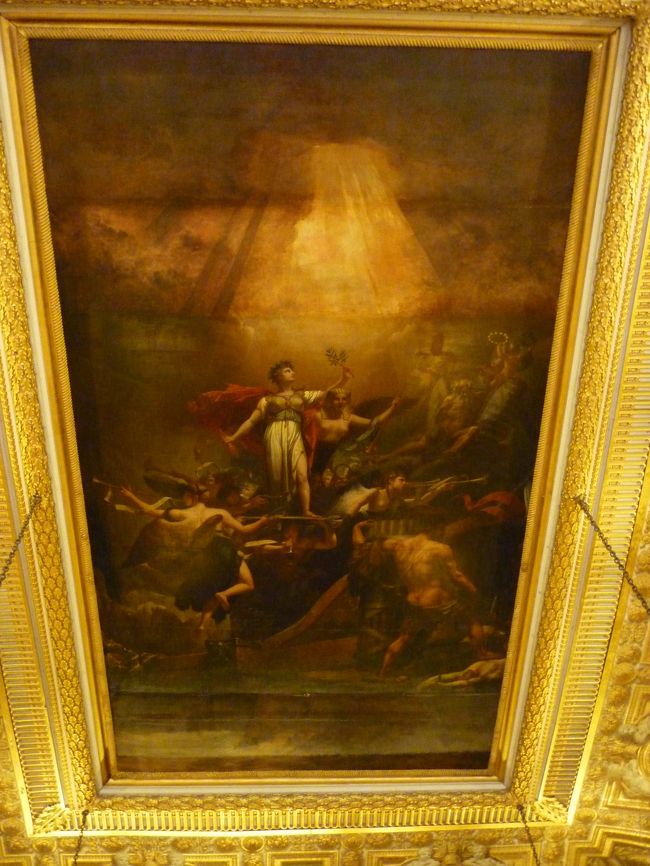 ベルサイユ宮殿で一番感動した天井画<br />神々しい絵でした