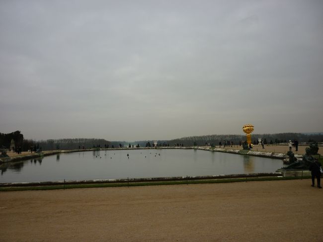 左右対称の美しい庭にもどーんと金色の河童が・・・。<br />邪魔なんだよぉぉぉぉぉぉぉ！<br /><br />ここで時間切れ、<br />２時間はあっという間です。<br />もっとゆっくり見たかったな〜。