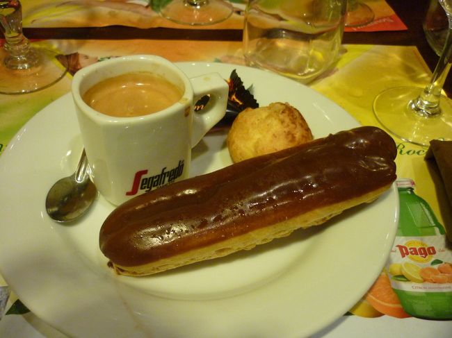 エクレア・プチシュー・アイスにエスプレッソ<br />今回の旅行で一番おいしい食事だったかも