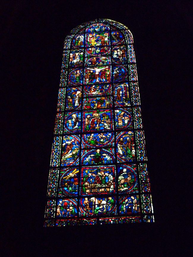 キリストがゴルゴダの丘で十字架に架けられる場面が<br />真ん中のあたりです