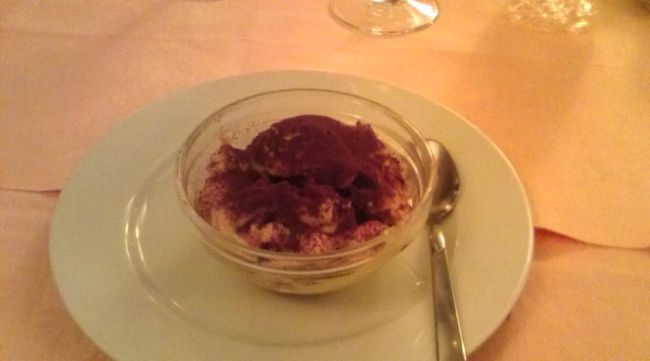 ドルチェどうする？って聞かれておすすめを聞いたら「ティラミス」でした^^<br />私がいままで食べたティラミスの中で、一番ほんわりと優しい美味しい味でした。<br />